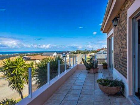 4 Bedroom Property for Sale in Stilbaai Wes Western Cape